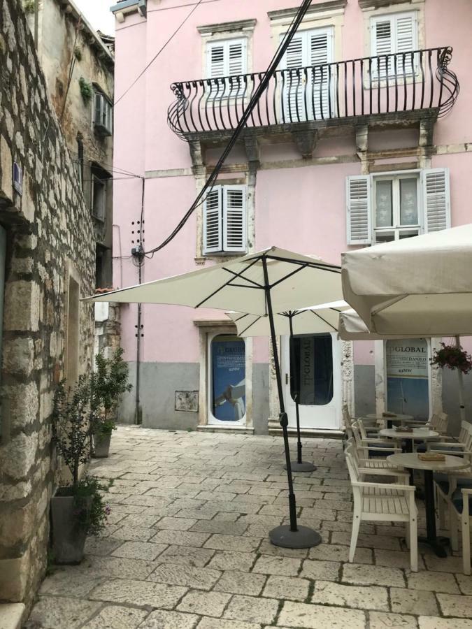 Rooms & Studio Apartments Šibenik Eksteriør bilde